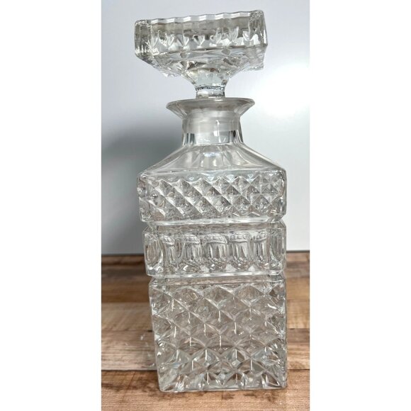 Square Heavy Crystal Glass Decanter Diamond Thumb Print Pattern Decanter - Picture 2 of 4